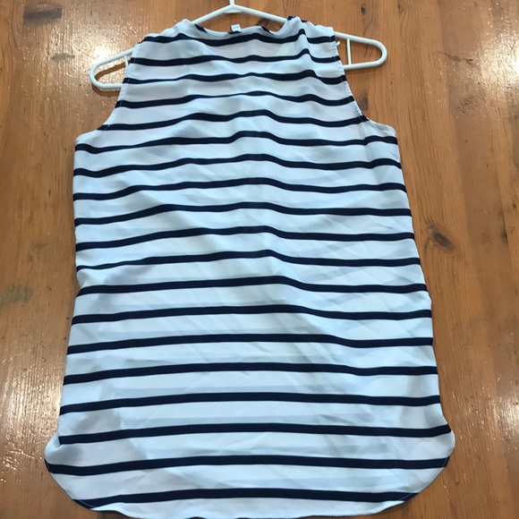 Eye catching beautiful airy summer top - Picture 2 of 2